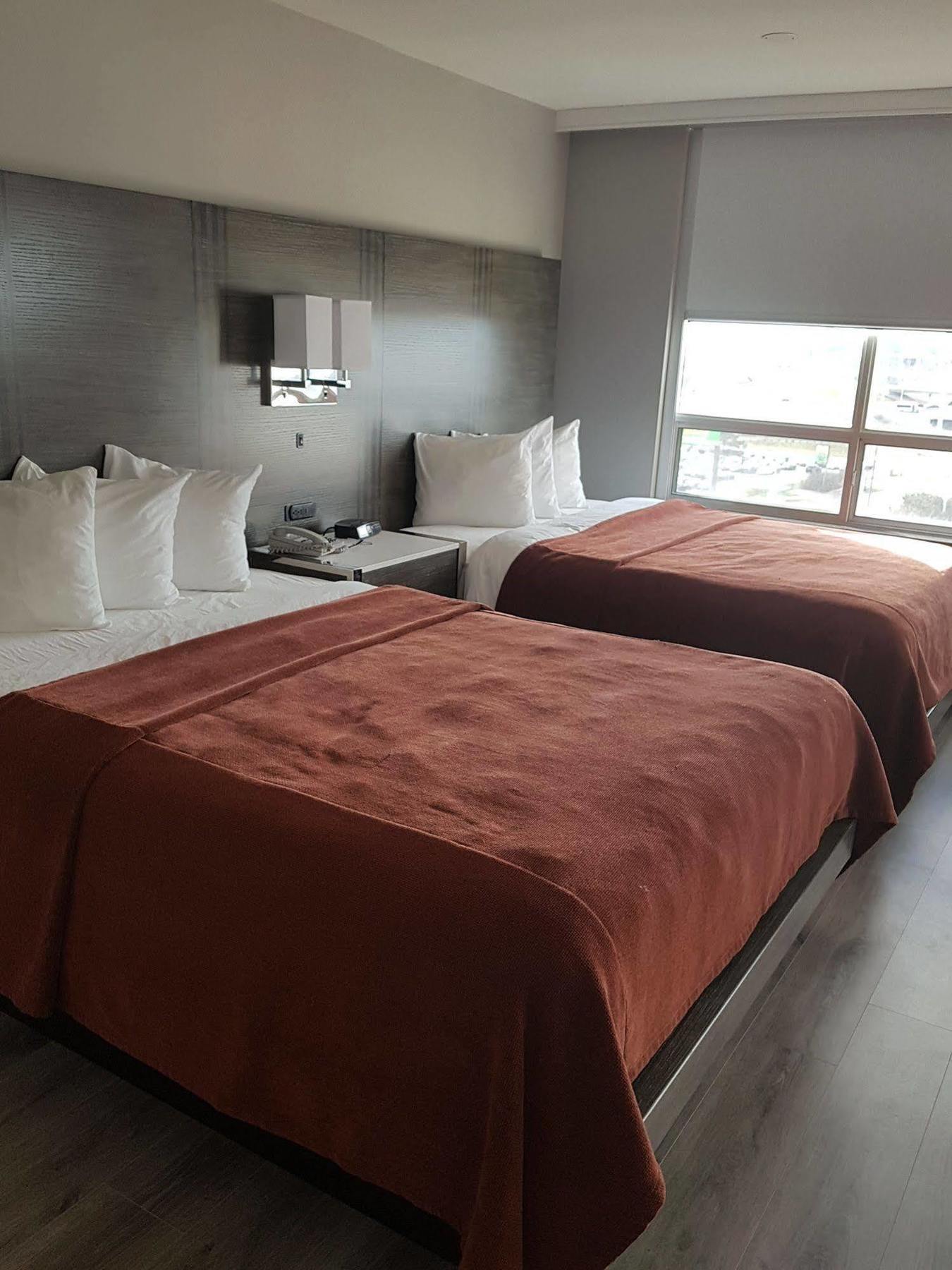 Hotel Carlingview Toronto Airport Mississauga Ngoại thất bức ảnh